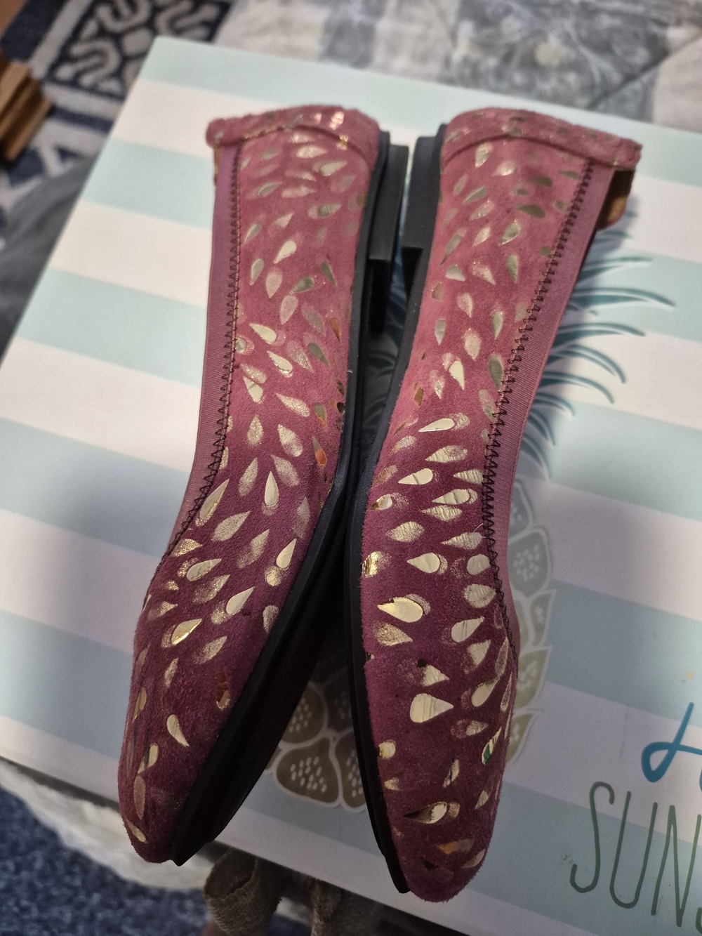 Vionic Women's Mauve-Pink Flats with Gold Cutout Detail - Picture 2 of 4